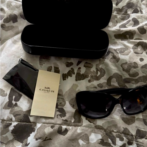 Coach Black Sunglasses - Picture 1 of 4